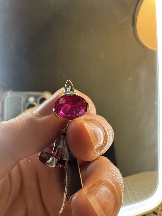 Вінтажні срібні сережки з імітацією рубіна.