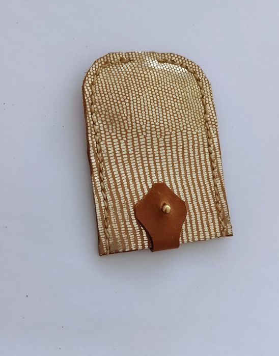Ręcznie szyte skórzane etui na klucze