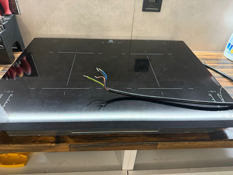 Płyta indukcyjna uszkodzona płyta szklana