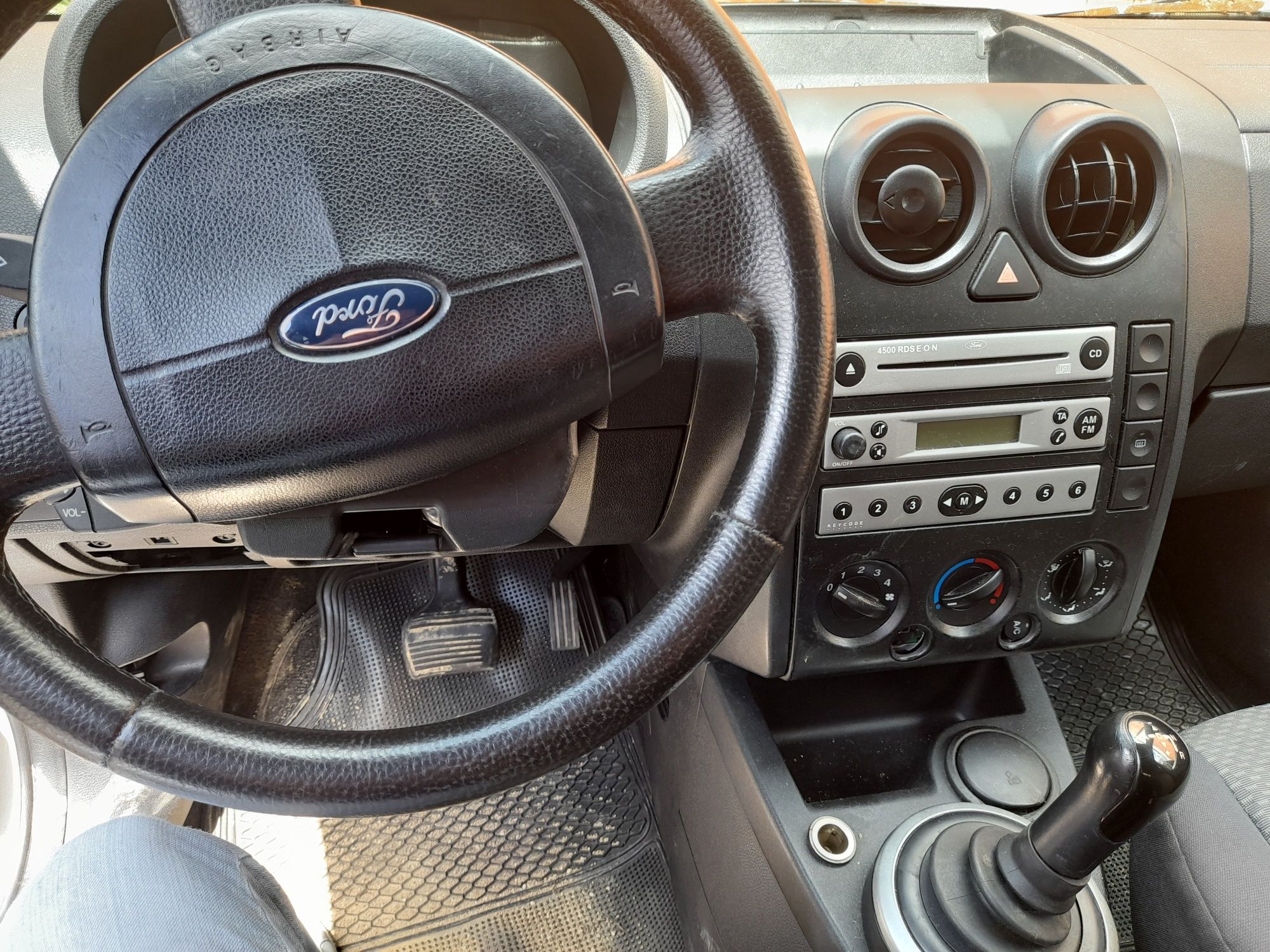 Vende-se Ford Fusion 2004 Caixa Automatica  1.4 D.c.i para peças