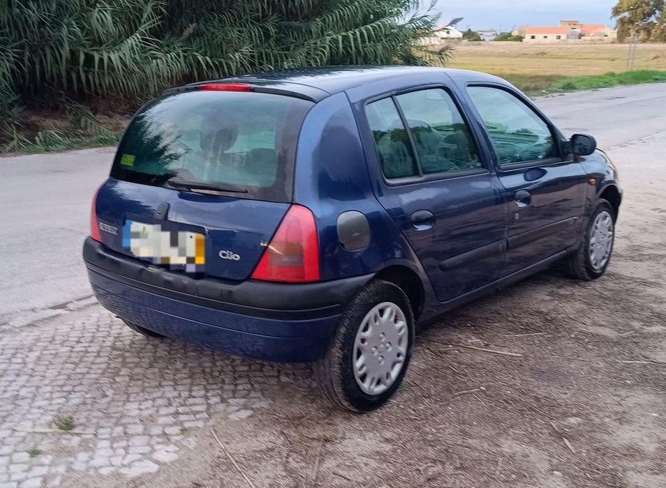 Renoult clio  1.2 gasolina  com 1500 klm
