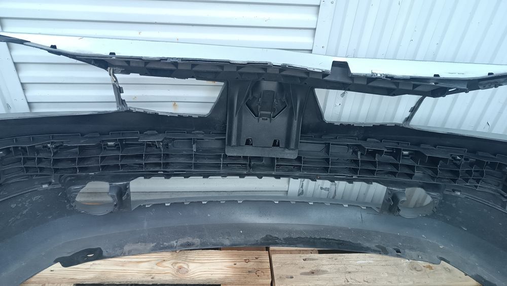 Vendo parachoque de frente Renault Megane 2 ano 2002/08