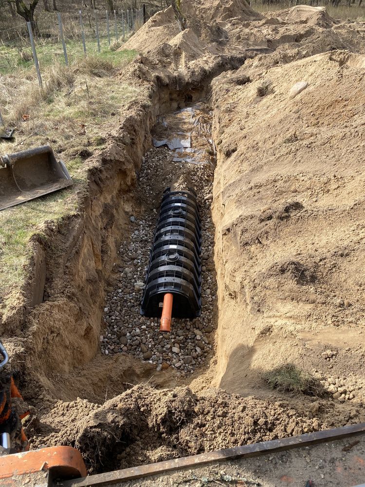 Szamba ekologiczne drenażowe tunelowa dostawa i montaż koparka