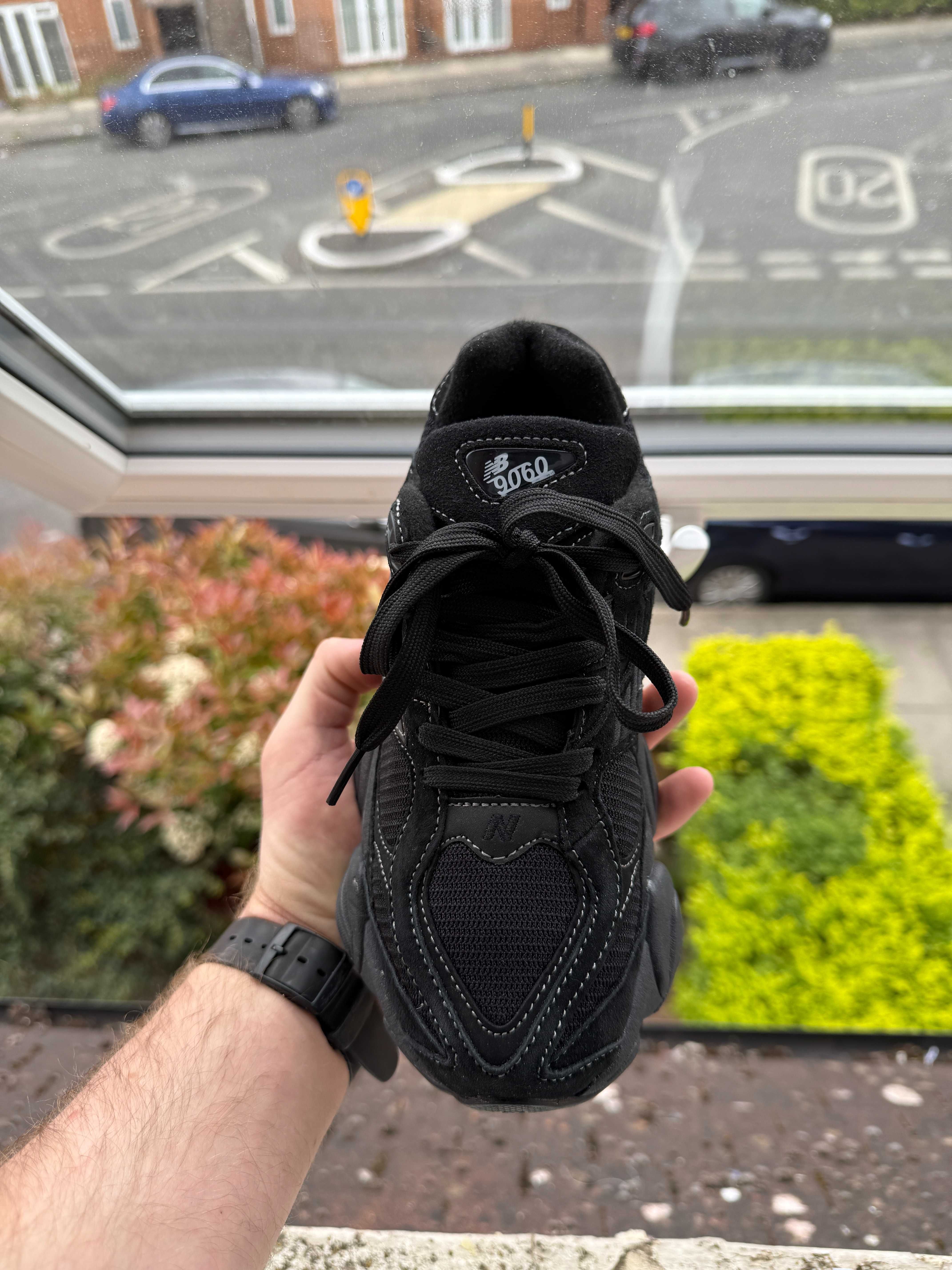 Кросівки жіночі New Balance
U 9060 ідеальний стан розмір 38 див інші