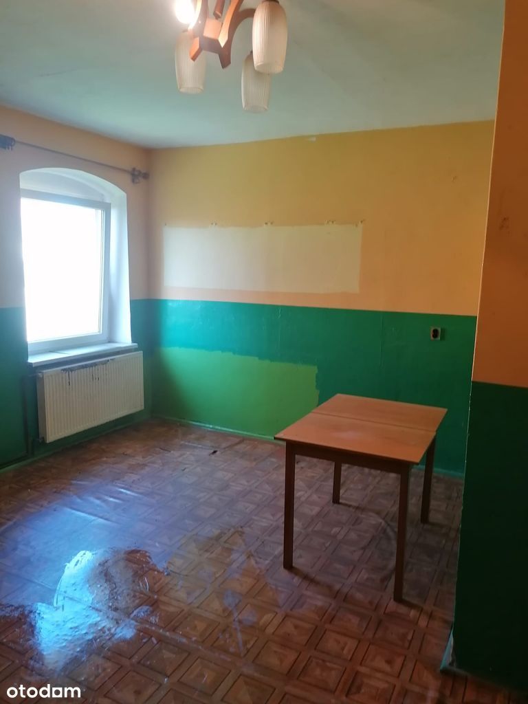 Sprzedam przechodnie mieszkanie do remontu.