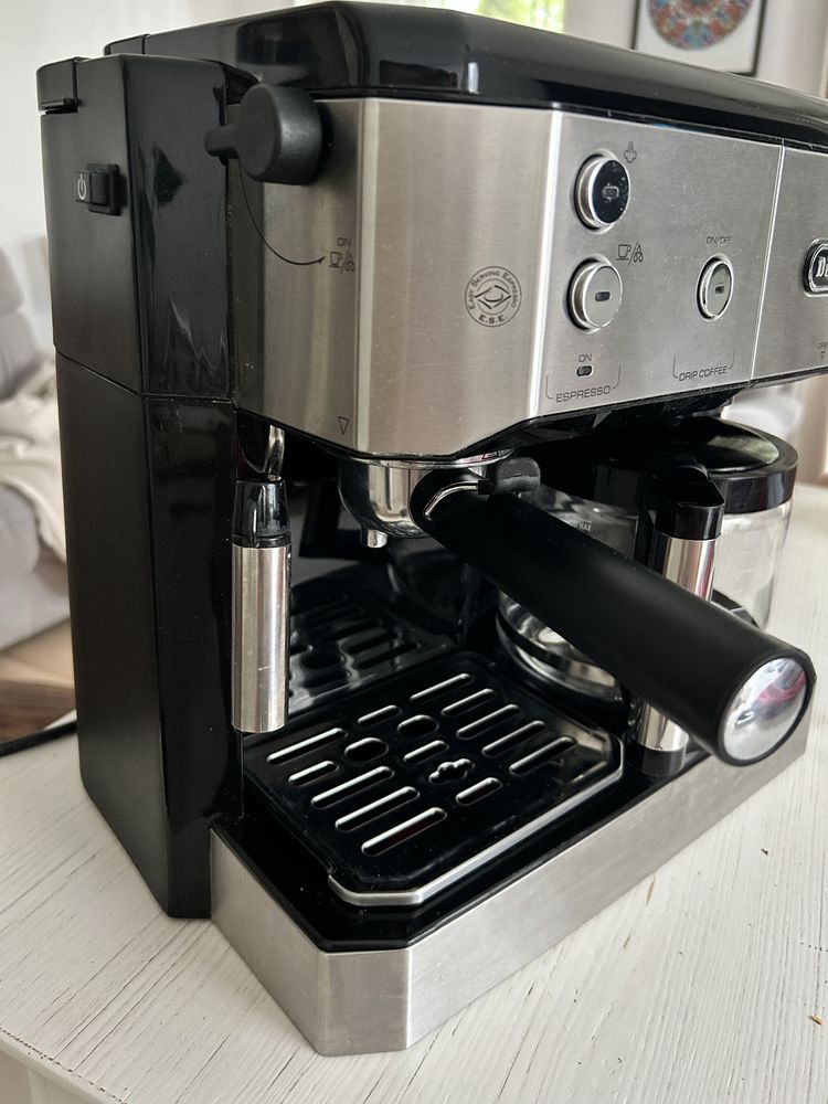 Delonghi kolbowo przelewowy