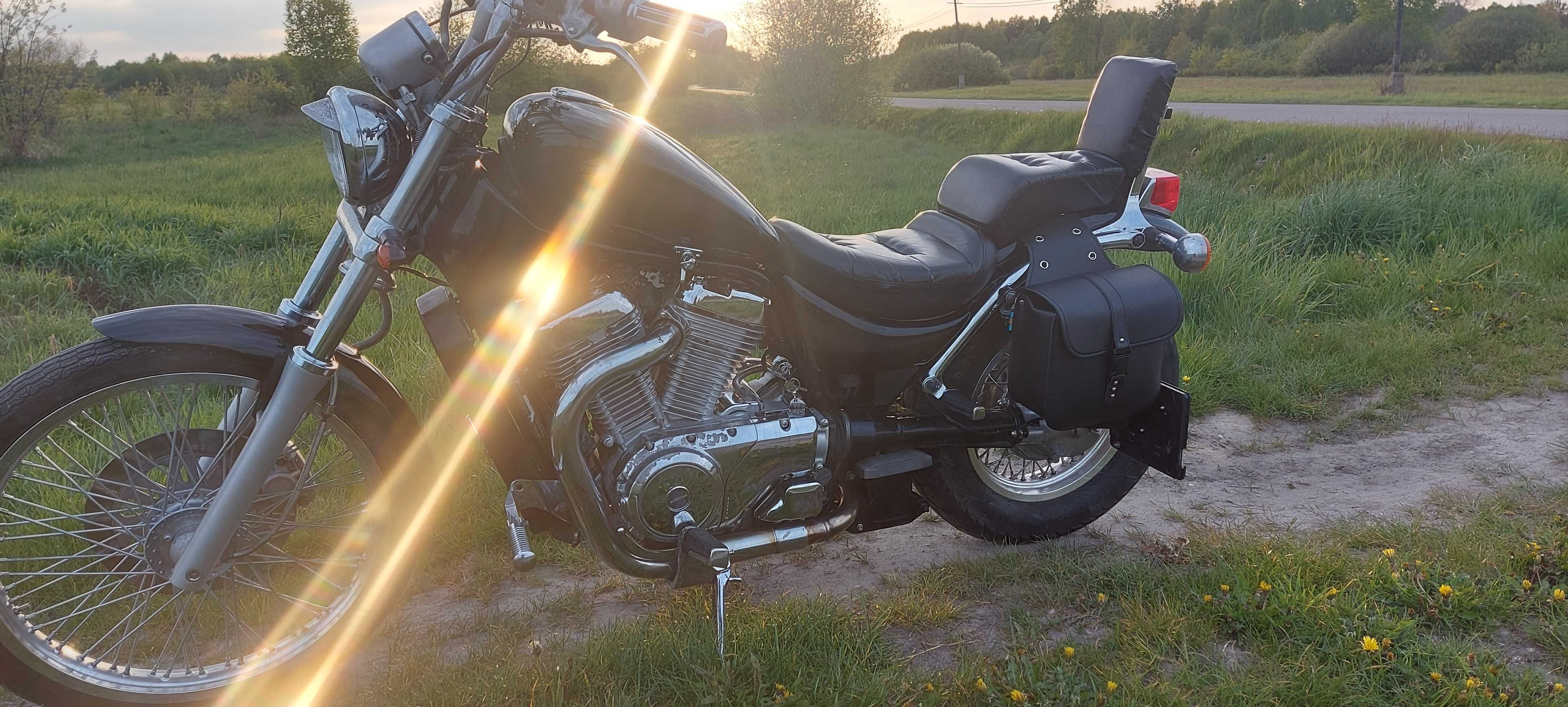 Suzuki Intruder VS 750