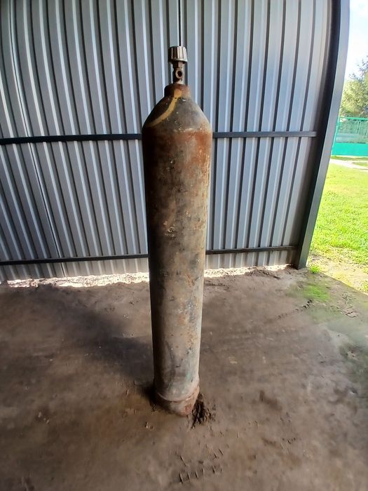 Продам газові і вуглекисневі балони,шмелі,редуктор,різаки.