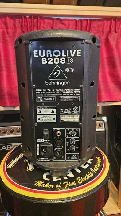 Coluna Amplificada Behringer B 208