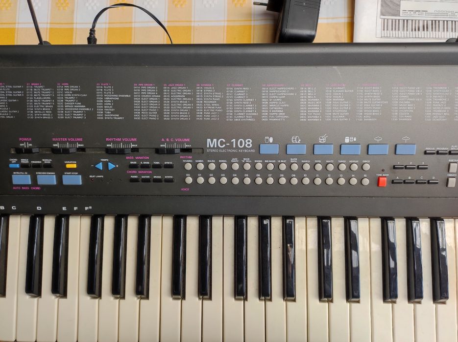 Teclado electrónico MC8 61 teclas