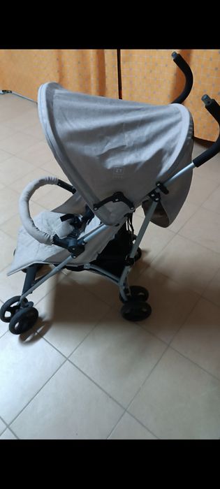 Carrinho de passeio marca Zippy
