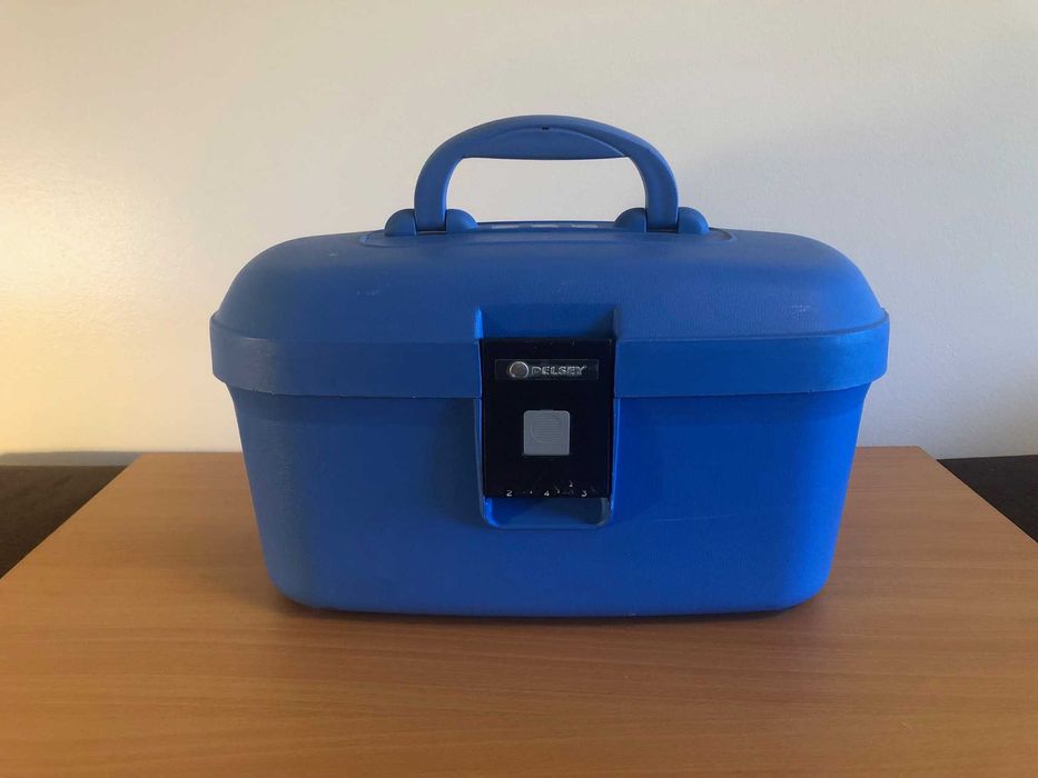 Delsey Necessaire - Óptima companheira de viagem. Excelente estado.