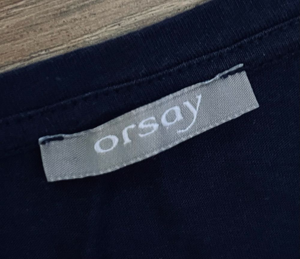 Granatowa koszulka z napisami Orsay