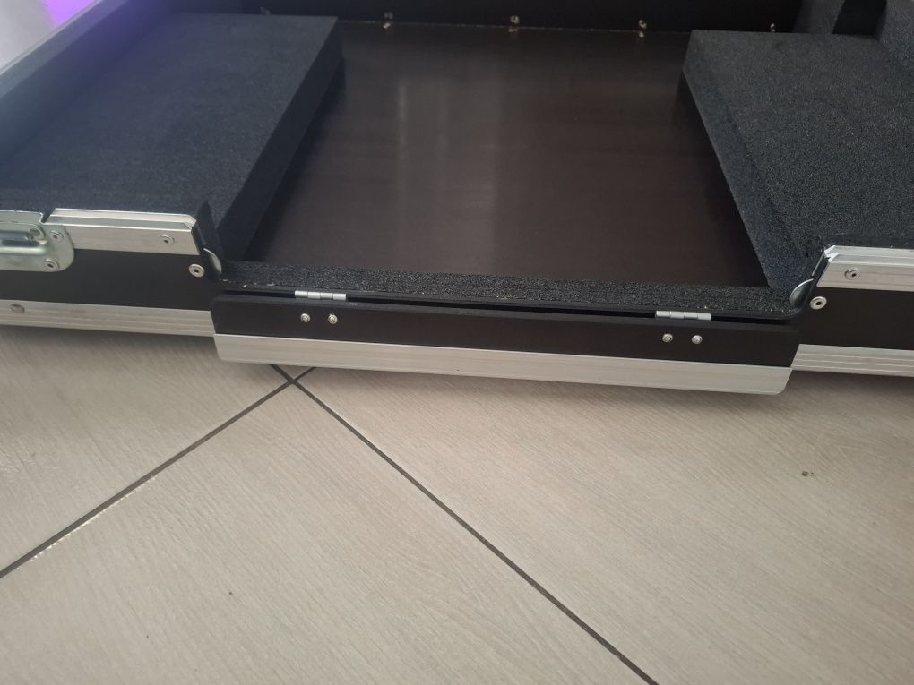 Case do kontrolera Denon MCX 8000