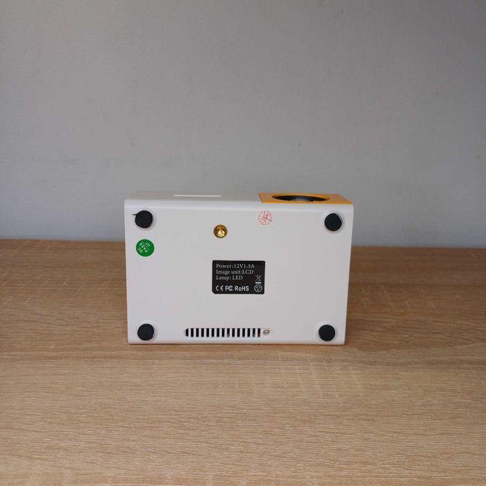 Продам проектор для домашнього кінотеатру