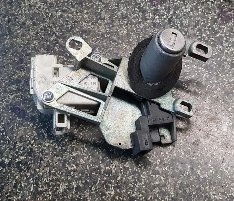ZAMEK WKŁADKA RYGIEL KLAMKA SIŁOWNIK SEAT TOLEDO 2 1M5827297C
