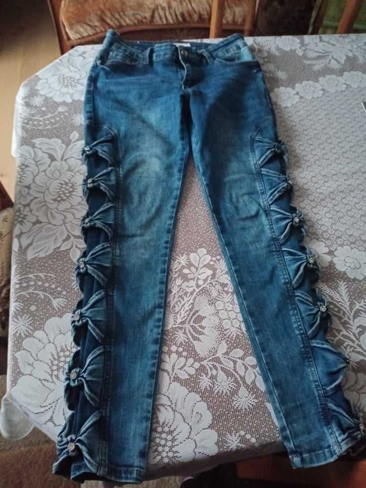 Spodnie dżinsy z kokardkami