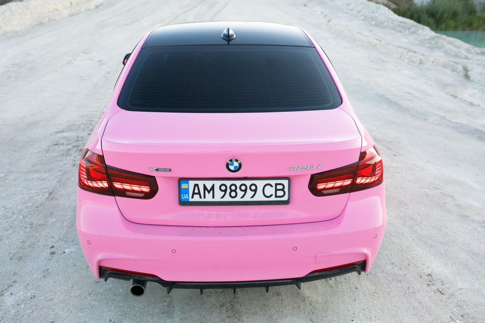 Рожева BMW  320. f30 xDrive 2017  рік