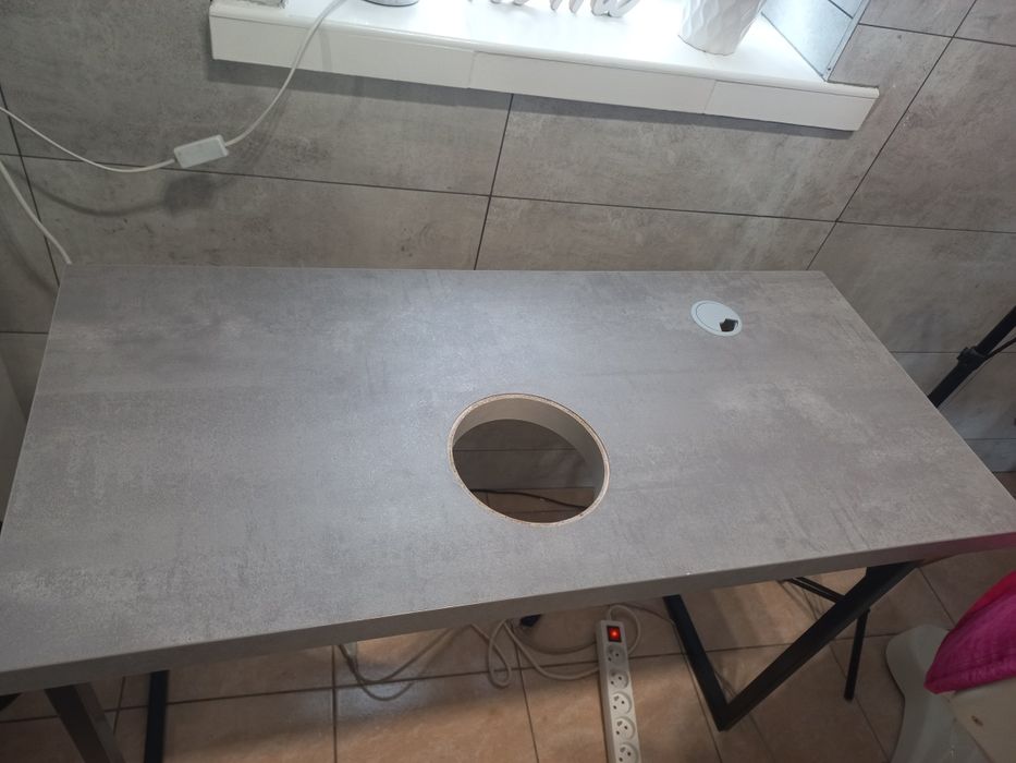 Biurko pod afinie szare mam 2 szt