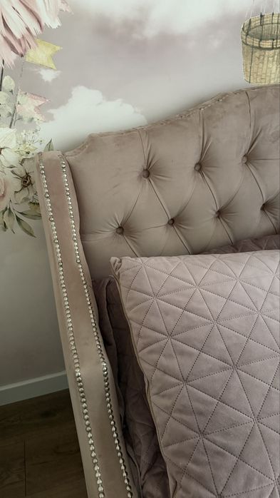 Ліжко дуже якісне, стильне та зручне