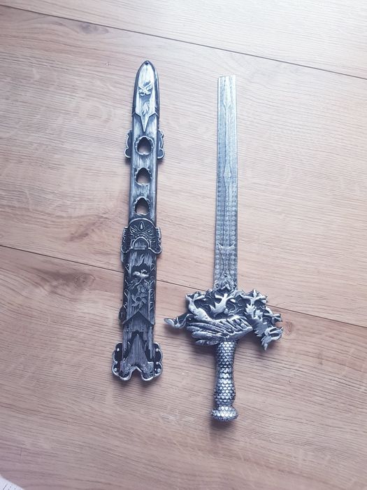 Plastikowa zabawka miecz rycerza marki Dealz 40cm