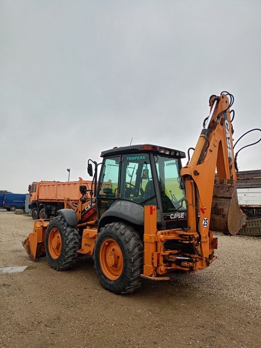 Koparko ładowarka case