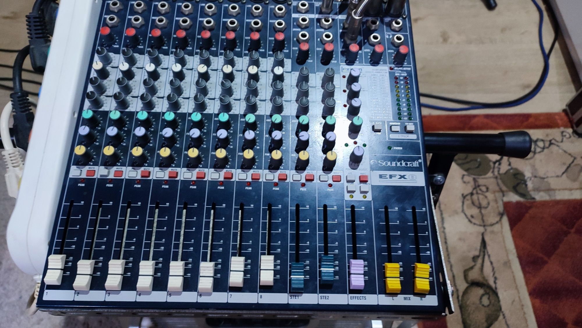 Mikser Soundcraft EFX8