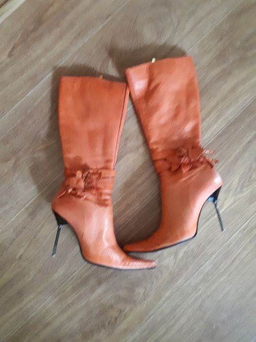 Сапоги натуральная кожа. 39разм. 200 грн  .