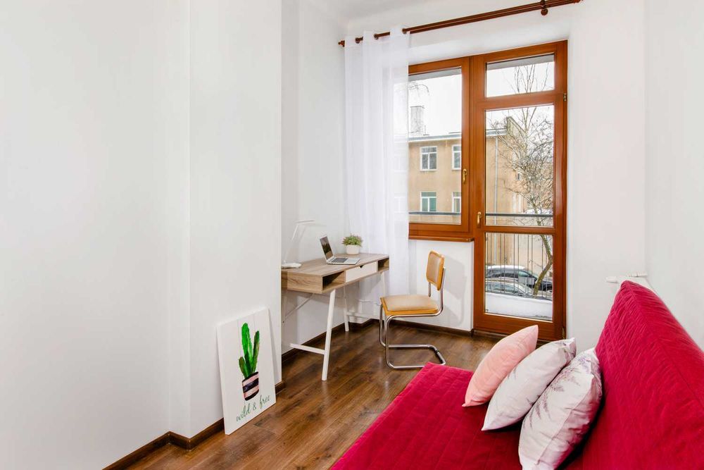 Pokój dla młodej osoby - duży - wysoki standard - ścisłe centrum!