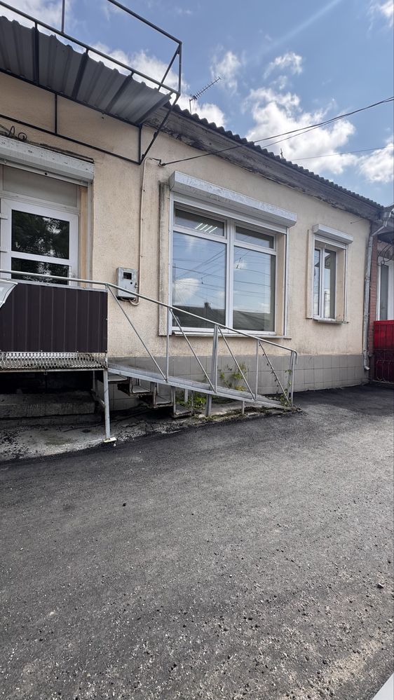 Здам комерційне приміщення під магазин кафе по Бориса Тена