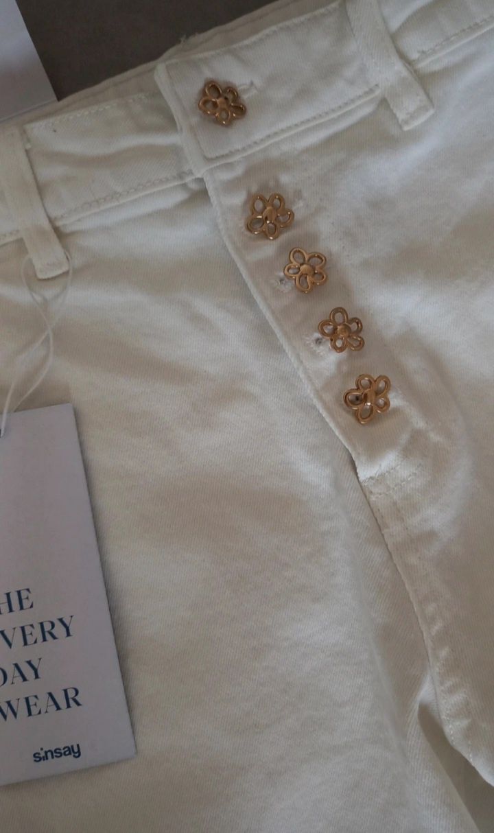 NOWE jeansy culotte z ozdobnymi guzikami
