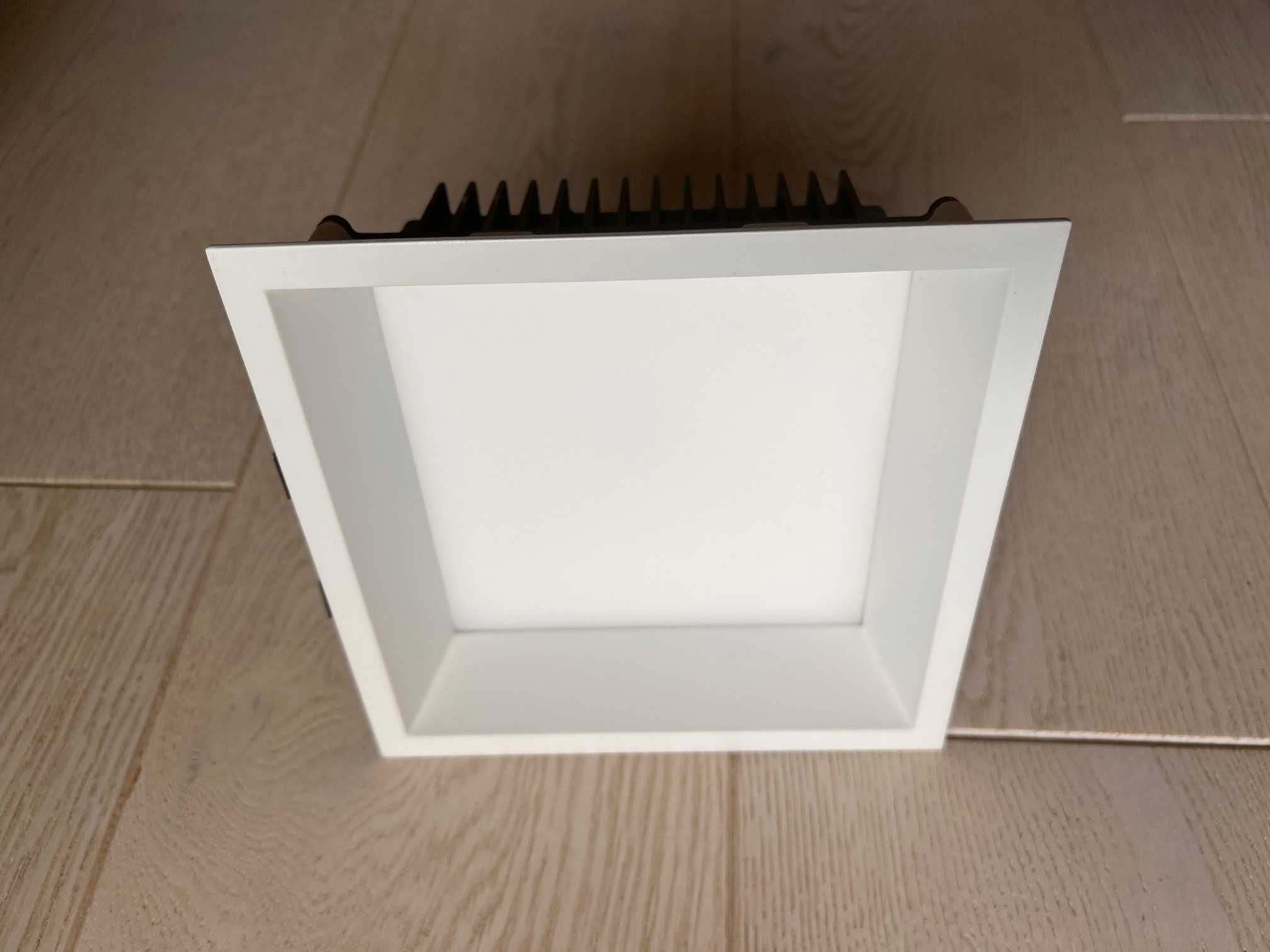 Łazienkowa oprawa sufitowa wpuszczana LED Mistic SQUARE 23W IP44 3000K
