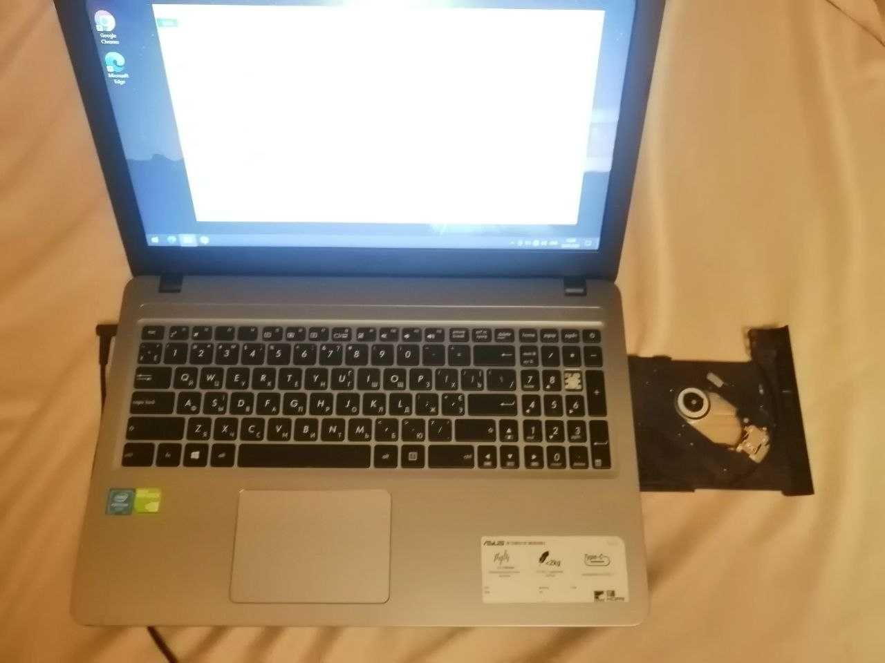 Продам ноутбук Asus X540SC диск 1 ТБ пам'ять 4 ГБ