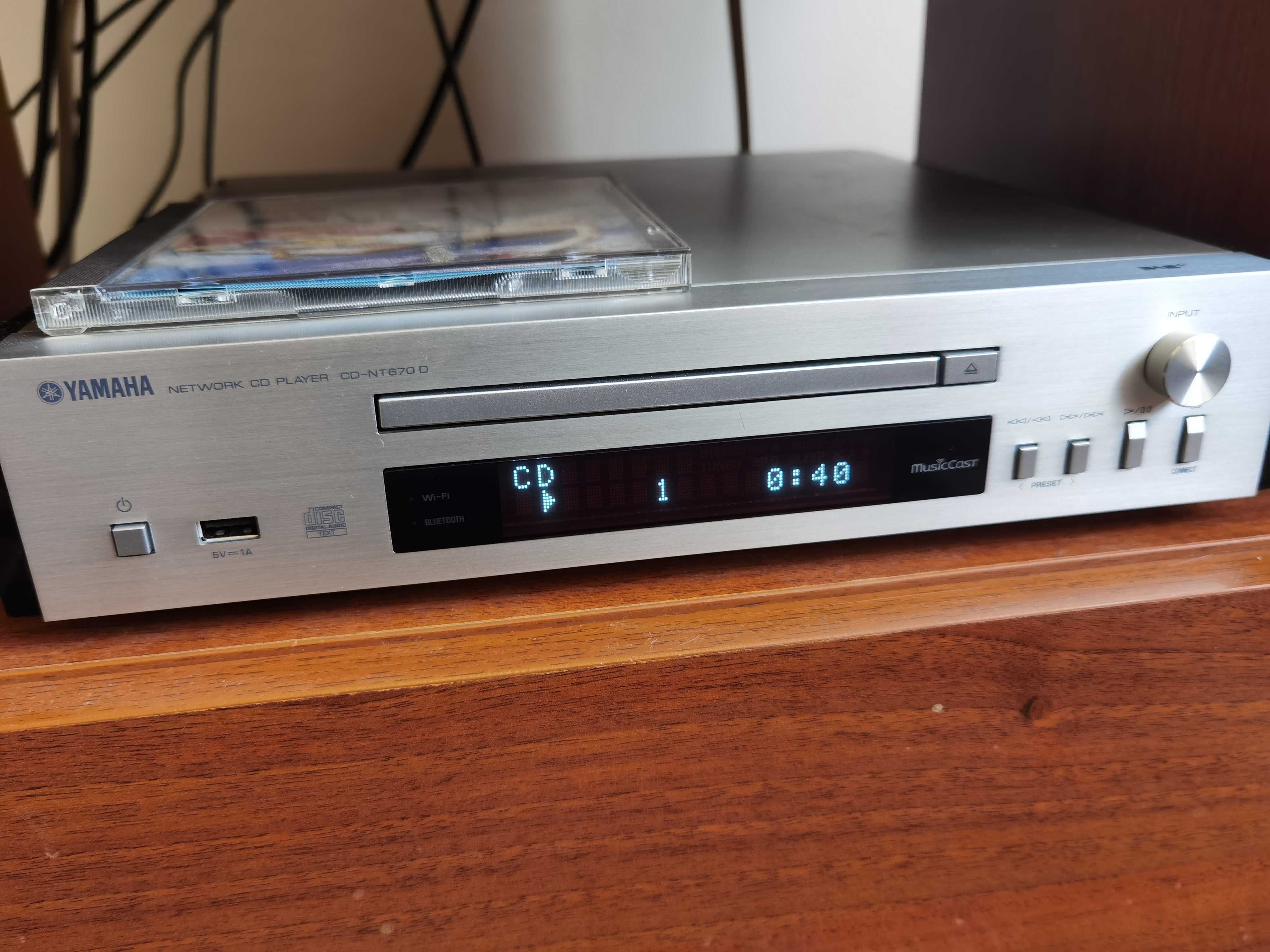 Odtwarzacz sieciowy Yamaha CD-NT670D
