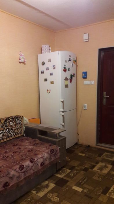 Продам 1 комнатную гостинку в районе Одесской