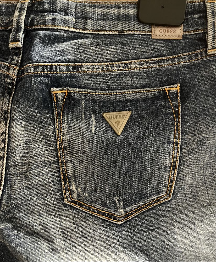 Jeansy z rozdarciami skinny Guess