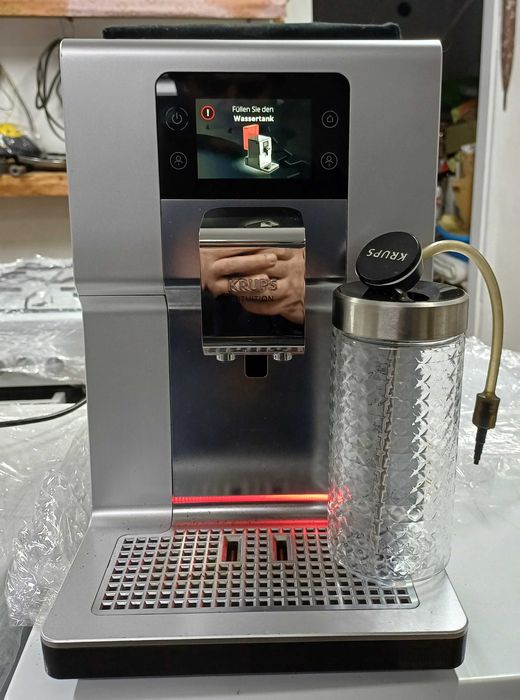Кавомашина KRUPS Intuition Preference + EA875E10 з молочником вживана