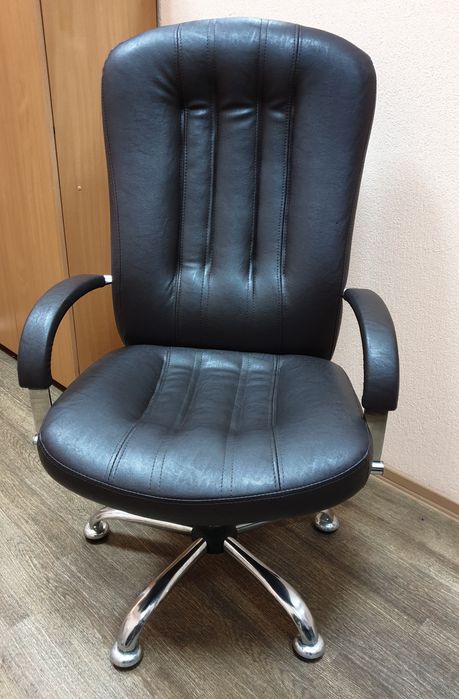 Крісло офісне шкіряне "Портос"