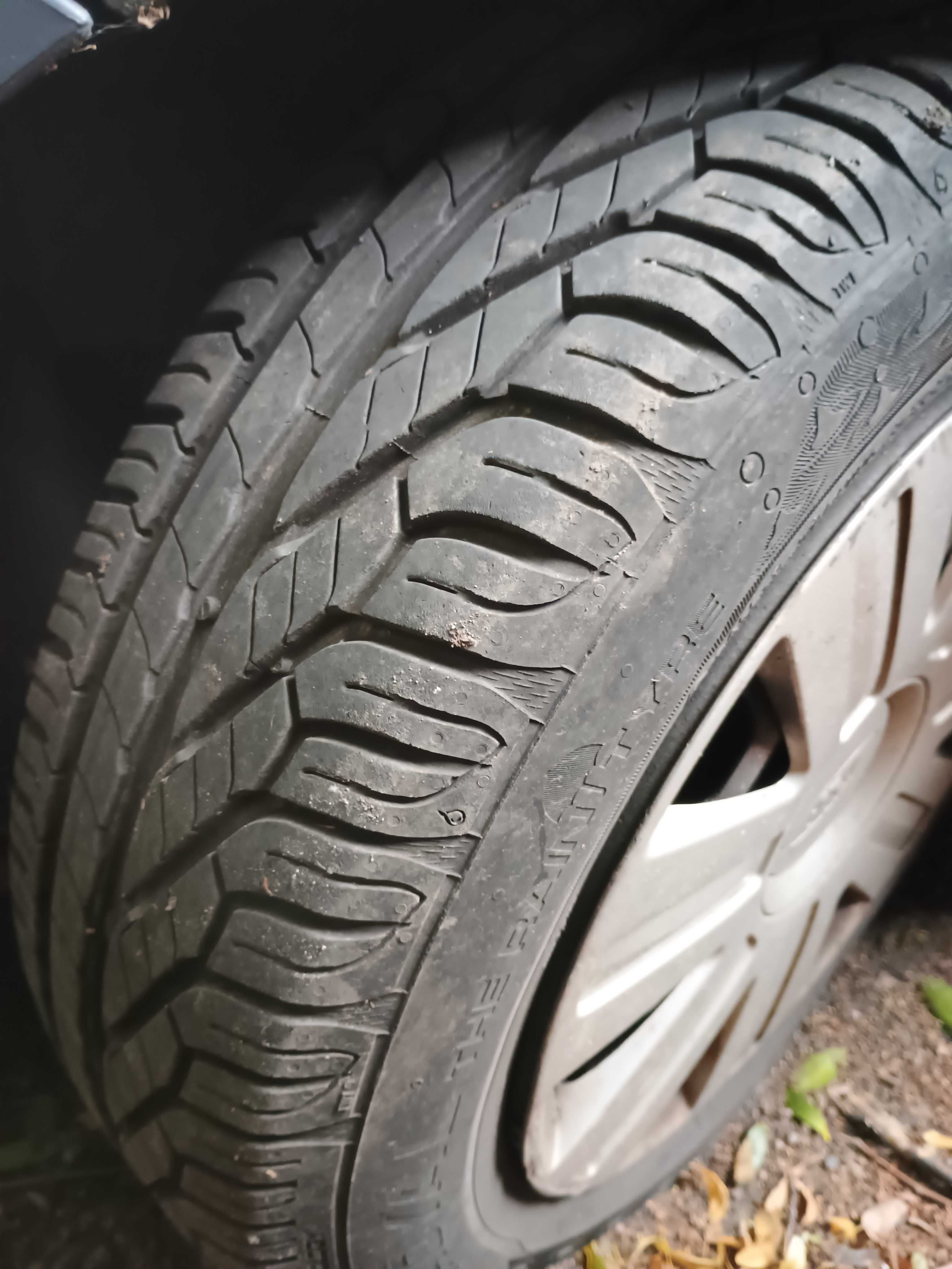Komplet kół opony Uniroyal Rain Expert 3  175/65 R14 Fiesta 2004