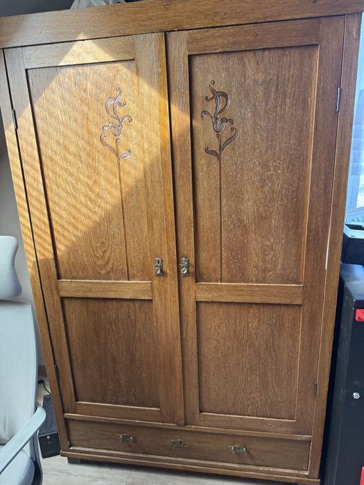 Stare drewniane szafy komplet
