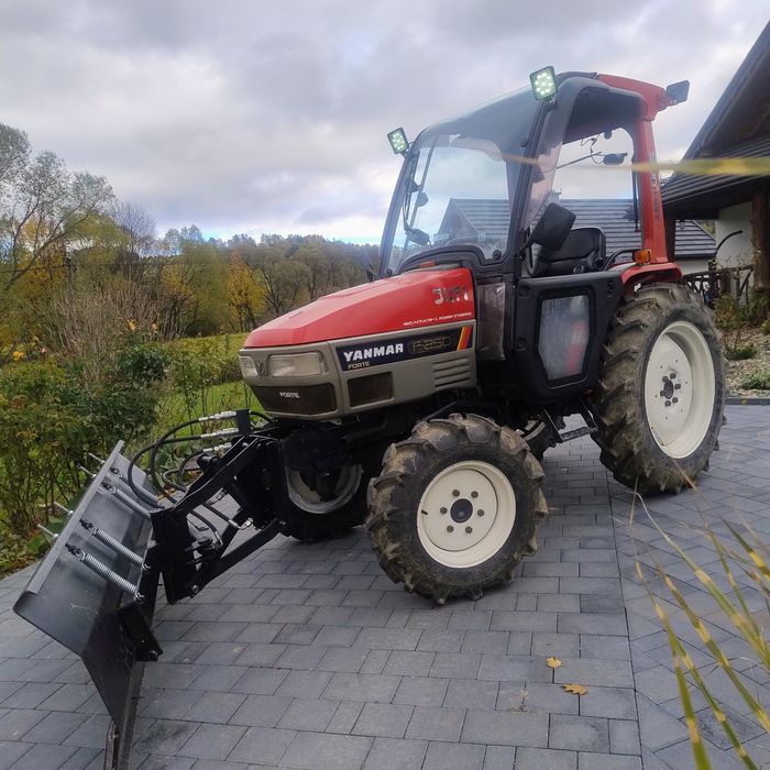 Okazja sprzedam Traktor z osprzętem