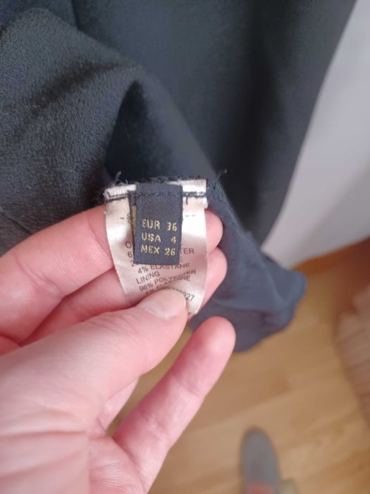 Czarna sukienka elegancka midi Massimo Dutti 36/S