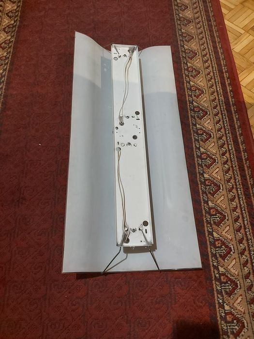 Duża lampa listwa podsufitowa oświetlenio na 4 żarówki biała kompletna