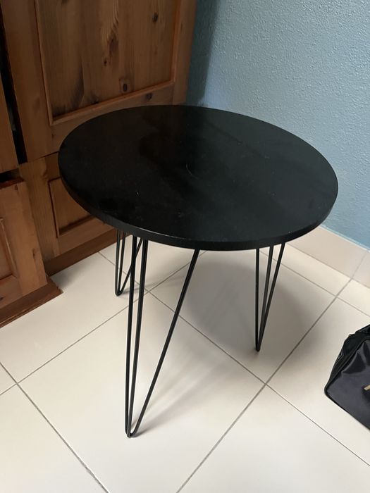 Mesa preta de 3 pes