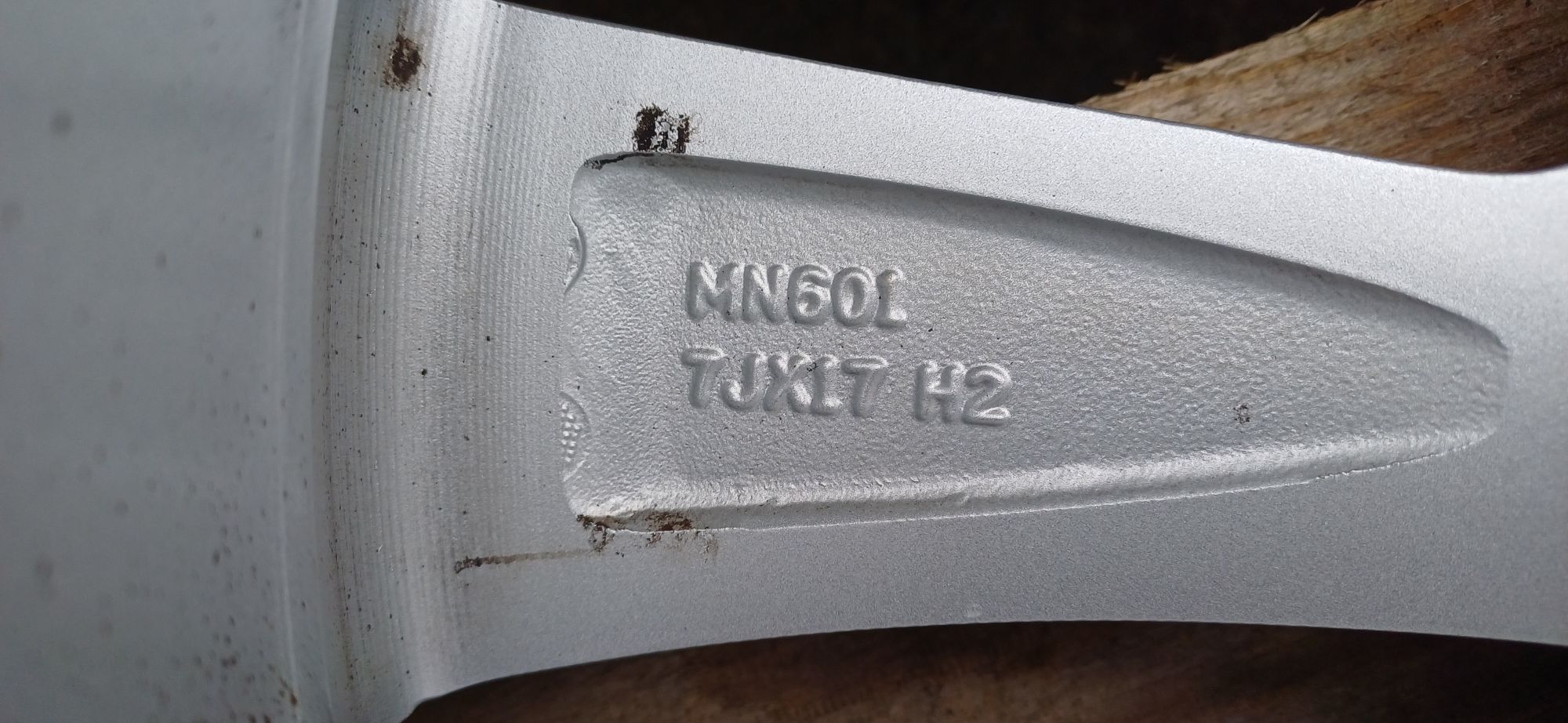 Alufelgi 7x17 cali , rozstaw śrub 5x114,3.