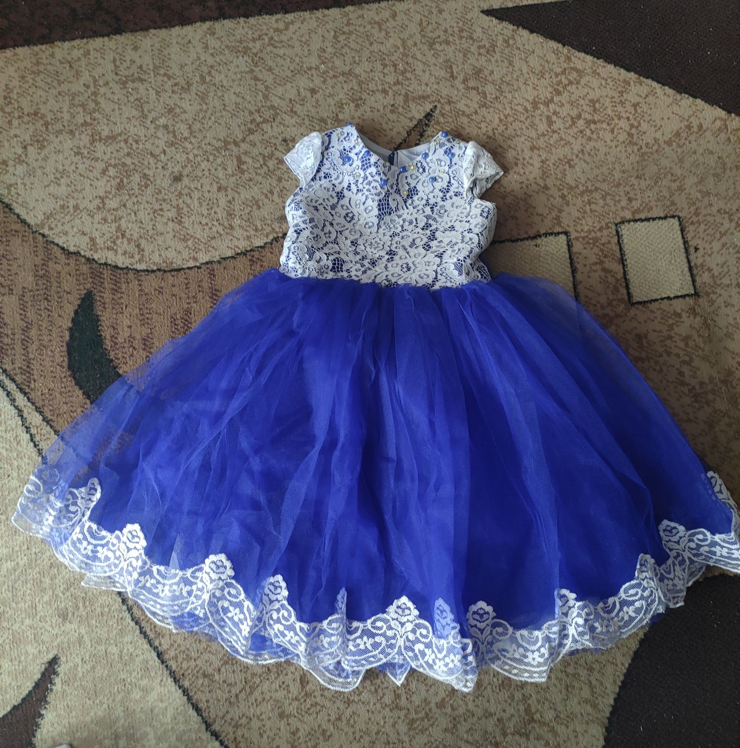 Нарядна пишна сукня для маленької принцеси