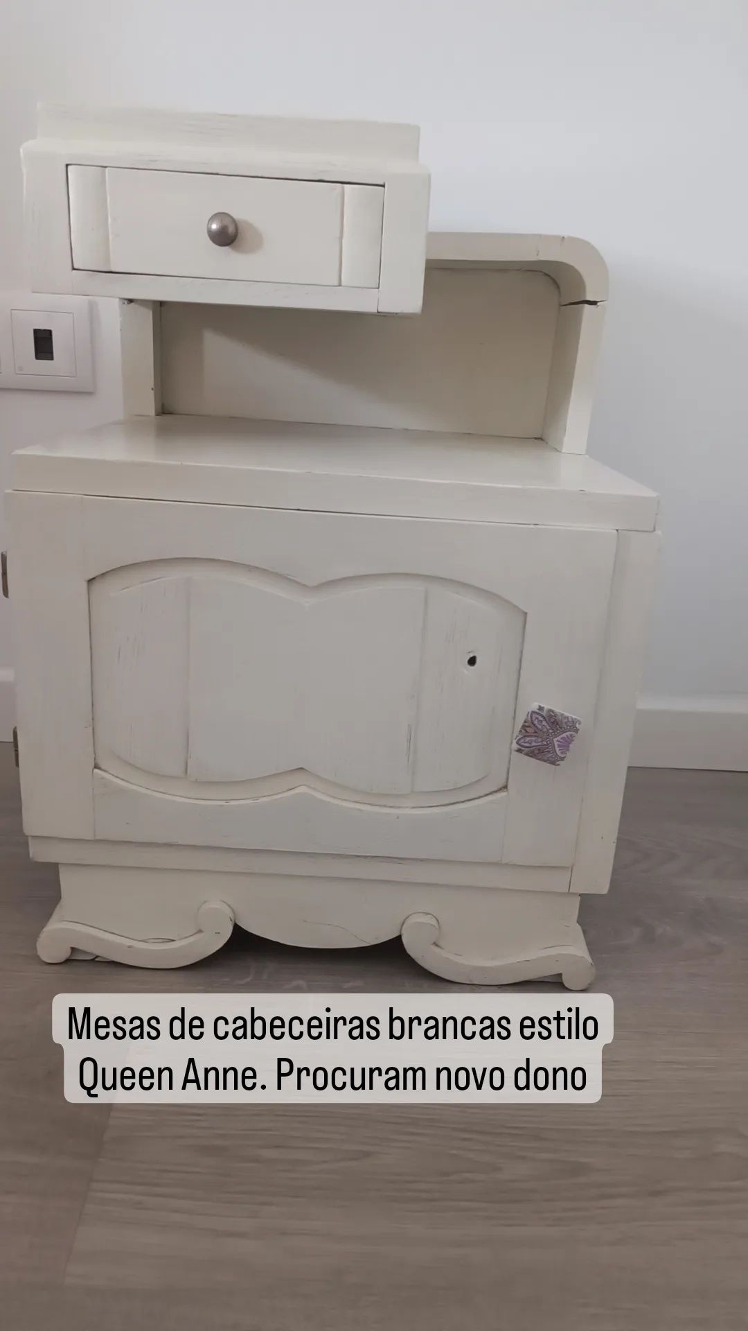 Mesa de apoio com tampo vidro e mesa de cabeceira