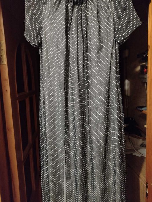 Дуже гарна довга сукня в горох 48-50