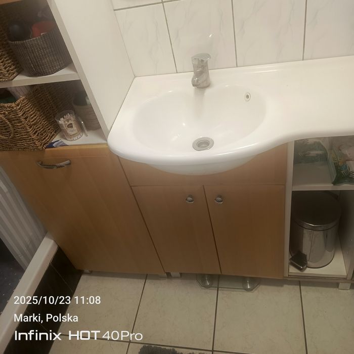 Oddam meble łazienkowe z umywalką