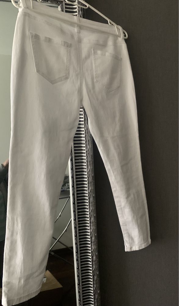Белые джинсы Dorothy Perkins